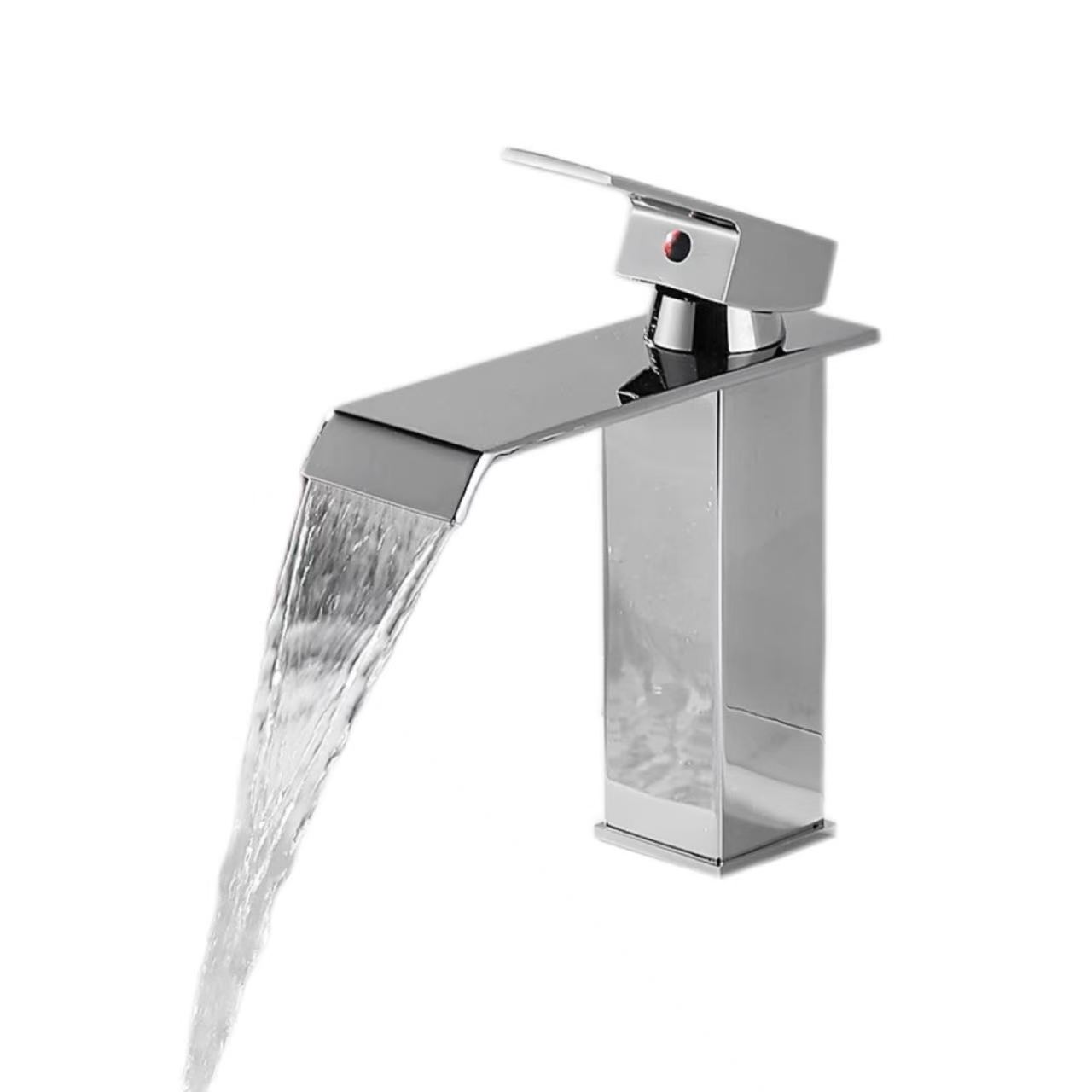Хромований змішувач гарячої та холодної води з плоским виливом Waterfall